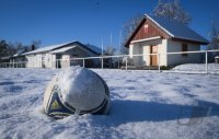 Fussball Bezirksliga 23/24: Schneebedeckter Platz beim SV Hirrlingen am Tuchhaeusle