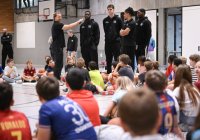 Basketball 1. Bundesliga 24/25 Tigers Tuebingen besuchen Geschwister-Scholl-Schule