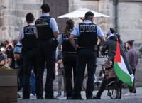 Kundgebung des Arbeitskreis Palaestina gegen Gewalt auf dem Holzmarkt in Tuebingen