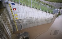 Hochwasser, Katzenbach in Rottenburg - Dettingen (Kreis Tuebingen)