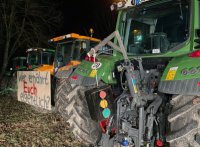 Mahnfeuer von Landwirten zwischen Rangendingen (Zollernabkreis) und Hirrlingen (Kreis Tuebingen)