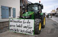 Themenbild: Bauernprotest in Rottenburg (Kreis Tuebingen), Blockade Autobahnzubringer B 28