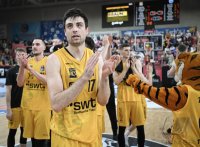 Basketball 1. Bundesliga 23/24: Tigers Tuebingen - SYNTAINICS MBC