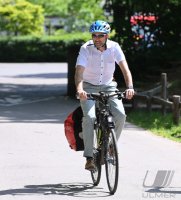 Tuebingen; Oberbuergermeister Boris Palmer auf dem Fahrrad