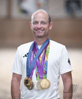 REITEN Olympische Spiele Paris 2024: Olympiasieger Michael Jung (Deutschland)