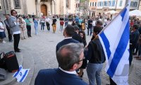 Solidaritaet mit Israel - Kundgebung auf dem Marktplatz in Rottenburg (Kreis Tuebingen)