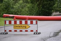 Hochwasser, Strassensperrung in Hirrlingen (Kreis Tuebingen)