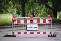 Hochwasser, Strassensperrung in Hirrlingen (Kreis Tuebingen)