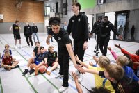 Basketball 1. Bundesliga 24/25 Tigers Tuebingen besuchen Geschwister-Scholl-Schule