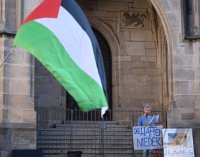 Kundgebung des Arbeitskreis Palaestina gegen Gewalt auf dem Holzmarkt in Tuebingen