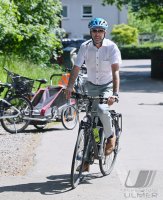 Tuebingen; Oberbuergermeister Boris Palmer auf dem Fahrrad