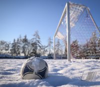 Fussball Bezirksliga 23/24: Schneebedeckter Platz beim SV Hirrlingen am Tuchhaeusle