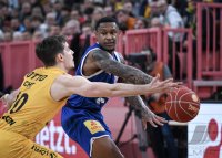 Basketball 1. Bundesliga 23/24: Tigers Tuebingen - SYNTAINICS MBC