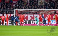 Fussball 1. Bundesliga 22/23: FC Bayern Muenchen - 1. FC Koeln, ZWEIKAMPF, SPIELSZENE, AKTION, ACTION, DUELL,