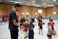 Basketball 1. Bundesliga 23/24 Tigers Tuebingen besuchen Geschwister-Scholl-Schule