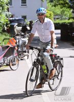 Tuebingen; Oberbuergermeister Boris Palmer auf dem Fahrrad