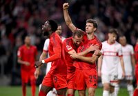 Fussball 1. Bundesliga 24/25: FC Bayern Muenchen - VfB Stuttgart , JUBEL, JUBELT, JUBELN, OPTIMISTISCH, FREUDE, FREUEN, POSITIV, POSITIVE EMOTION, POSITIVE EMOTIONEN,