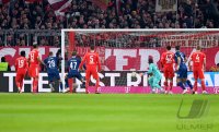 Fussball 1. Bundesliga 22/23: FC Bayern Muenchen - 1. FC Koeln, ZWEIKAMPF, SPIELSZENE, AKTION, ACTION, DUELL,