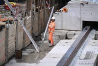 Einschieben Bahnbruecke Baustelle in Ergenzingen auf der Gaeubahn Strecke