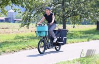 OB-Kandidatin Ulrike Baumgaertner (Die Gruenen) auf Tour mit dem Eis-Bike