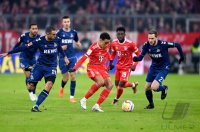 Fussball 1. Bundesliga 22/23: FC Bayern Muenchen - 1. FC Koeln, ZWEIKAMPF, SPIELSZENE, AKTION, ACTION, DUELL,