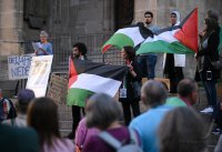 Kundgebung des Arbeitskreis Palaestina gegen Gewalt auf dem Holzmarkt in Tuebingen