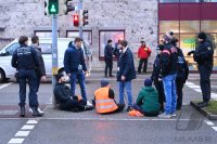 Zivilpolizisten unterbinden Protest der Letzten Generation in Reutlingen