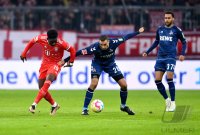 Fussball 1. Bundesliga 22/23: FC Bayern Muenchen - 1. FC Koeln, ZWEIKAMPF, SPIELSZENE, AKTION, ACTION, DUELL,