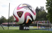 Uebergrossser Adidas Conext 24 Ball am Home of FIFA in Zuerich