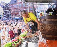 Oberbuergermeister Boris Palmer (Die Gruenen) beim Fassanstich