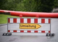 Hochwasser, Strassensperrung in Hirrlingen (Kreis Tuebingen)