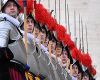 Rom; Schweizer Gardisten auf dem Petersplatz am 1. Weihnachtsfeiertag