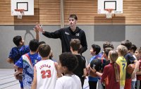 Basketball 1. Bundesliga 24/25 Tigers Tuebingen besuchen Geschwister-Scholl-Schule