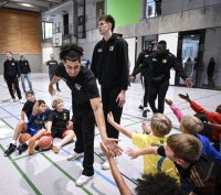 Basketball 1. Bundesliga 24/25 Tigers Tuebingen besuchen Geschwister-Scholl-Schule