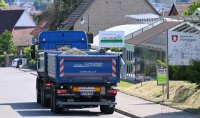 Ein LKW in der Frommenhauserstrasse in Hirrlingen