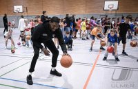 Basketball 1. Bundesliga 24/25 Tigers Tuebingen besuchen Geschwister-Scholl-Schule