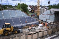 Einschieben Bahnbruecke Baustelle in Ergenzingen auf der Gaeubahn Strecke