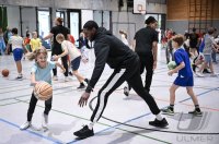 Basketball 1. Bundesliga 24/25 Tigers Tuebingen besuchen Geschwister-Scholl-Schule