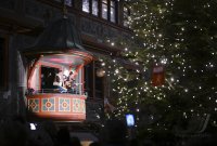 Schlager - Ikone Dieter Thomas Kuhn mit Minikonzert auf dem Tuebinger Marktplatz