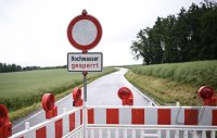 Hochwasser, Strassensperrung in Starzach (Kreis Tuebingen)