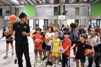 Basketball 1. Bundesliga 24/25 Tigers Tuebingen besuchen Geschwister-Scholl-Schule